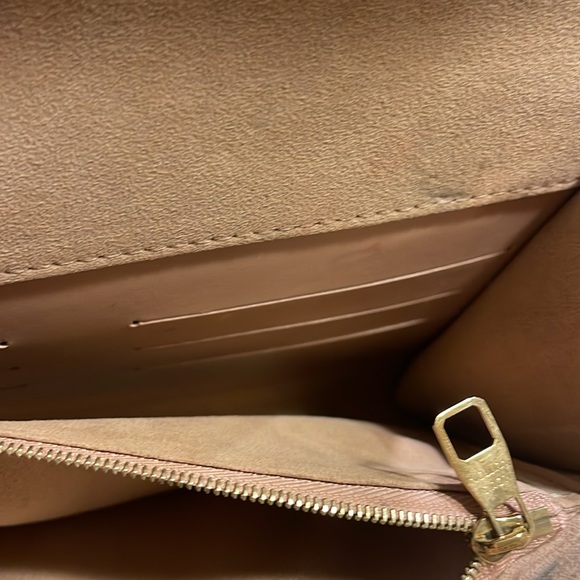 This LV Louise Chain GM in Beige,beautiful and 100% authentic. Perfect condition - Picture 6 of 12